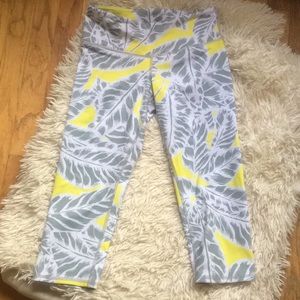 ALO Yoga Capri Pants XS